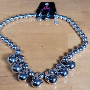 Paparazzi Shimmering Silver Necklace Set